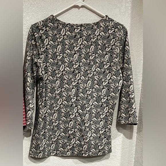 green and tan leaf 3/4 sleeve top - Picture 3 of 4